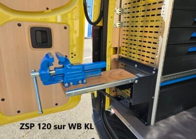 étau à mors parallèle sur établi rabattable possibilité d'embase tournante étau 120: ZSP 120 ref: 801008322 étau 140 ZSP 140 ref: 801008323 embase tournante 120 ZSD 120 ref: 801008324 embase tournante 140 ZSD 140 ref: 801008325 établi rabattable WB KL ref: 1000000628